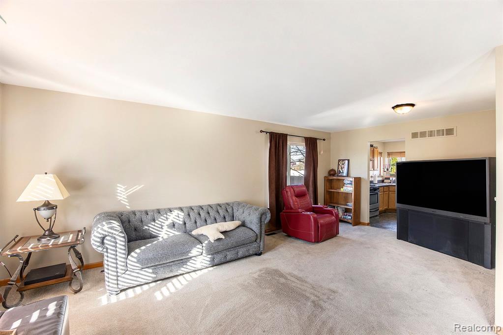 52644 CLEVELAND Street, New Baltimore, MI 48047 — Photo 9