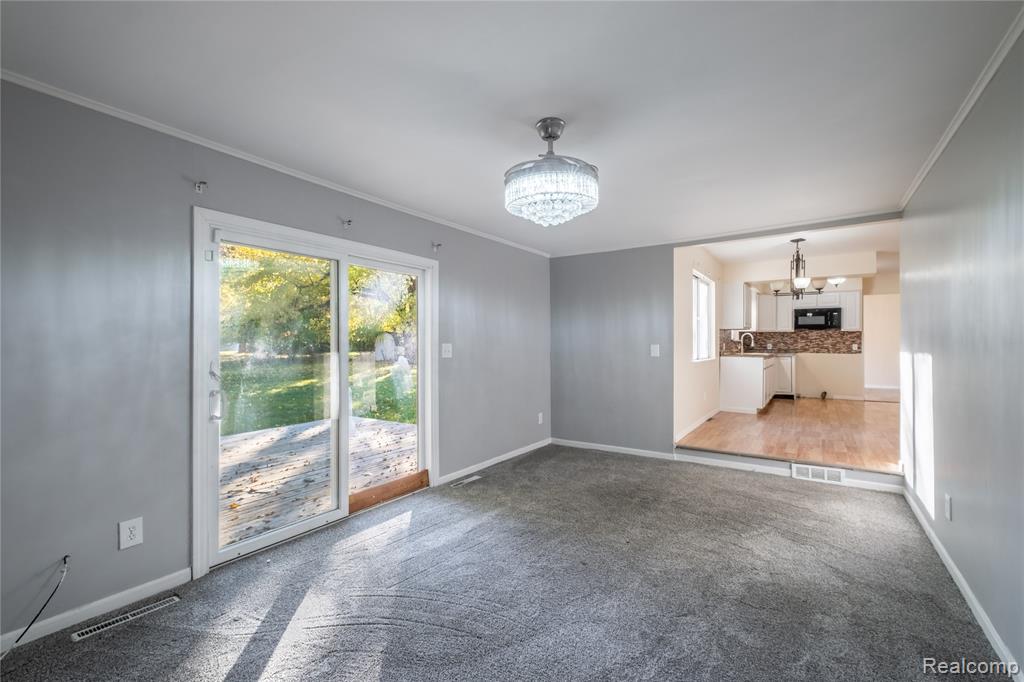 5297 Oaktree Drive, Flint, MI 48532 — Photo 8