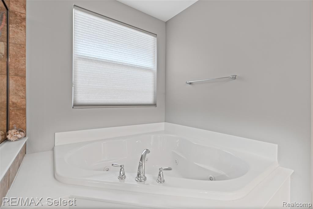 6363 Amber Lane, Grand Blanc, MI 48439 — Photo 41