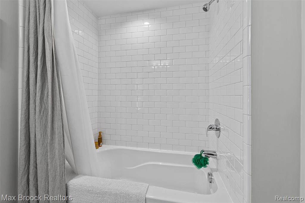 937 Henley Street, Birmingham, MI 48009 — Photo 24