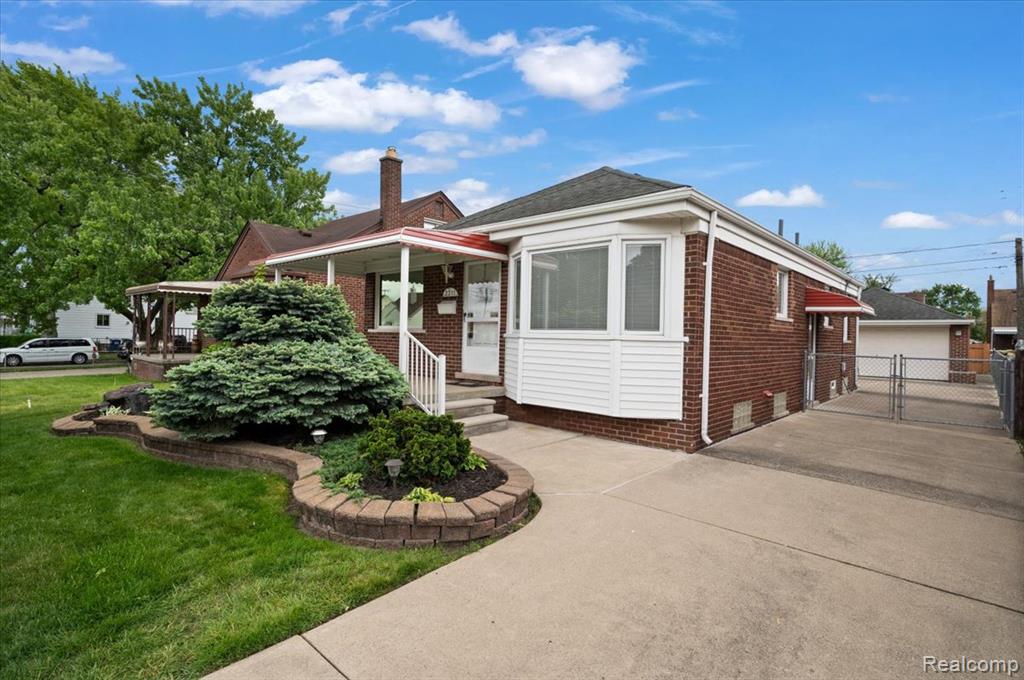 2211 White Avenue, Lincoln Park, MI 48146 — Photo 2