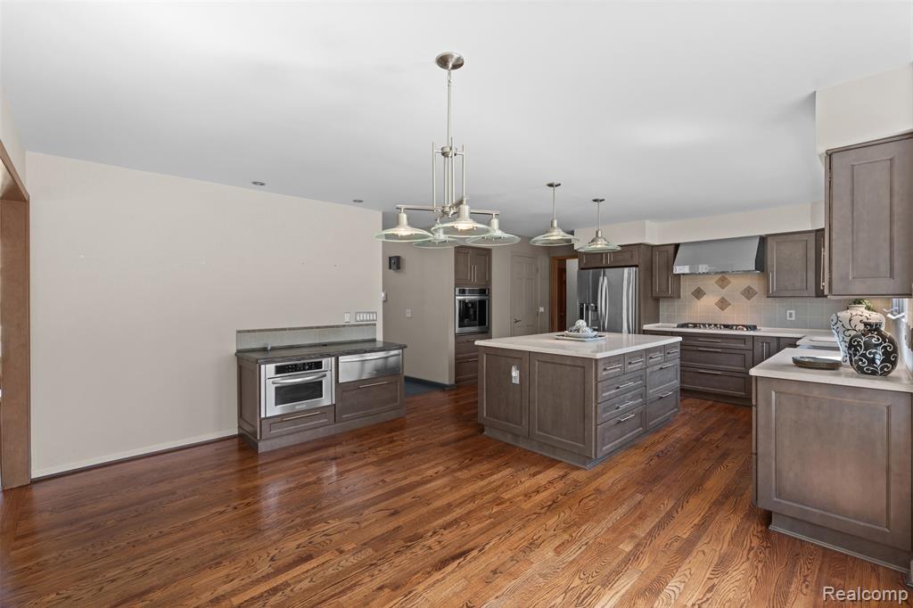 561 Valley Drive, Milford, MI 48381 — Photo 19