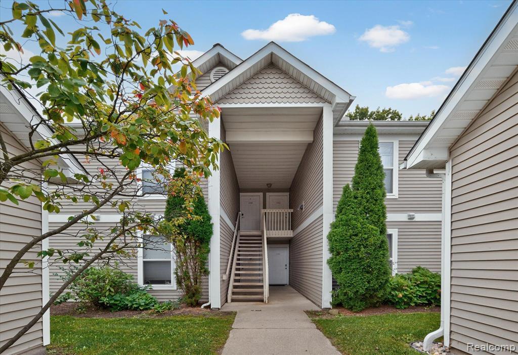 1421 Heatherwood Lane, Ann Arbor, MI 48108