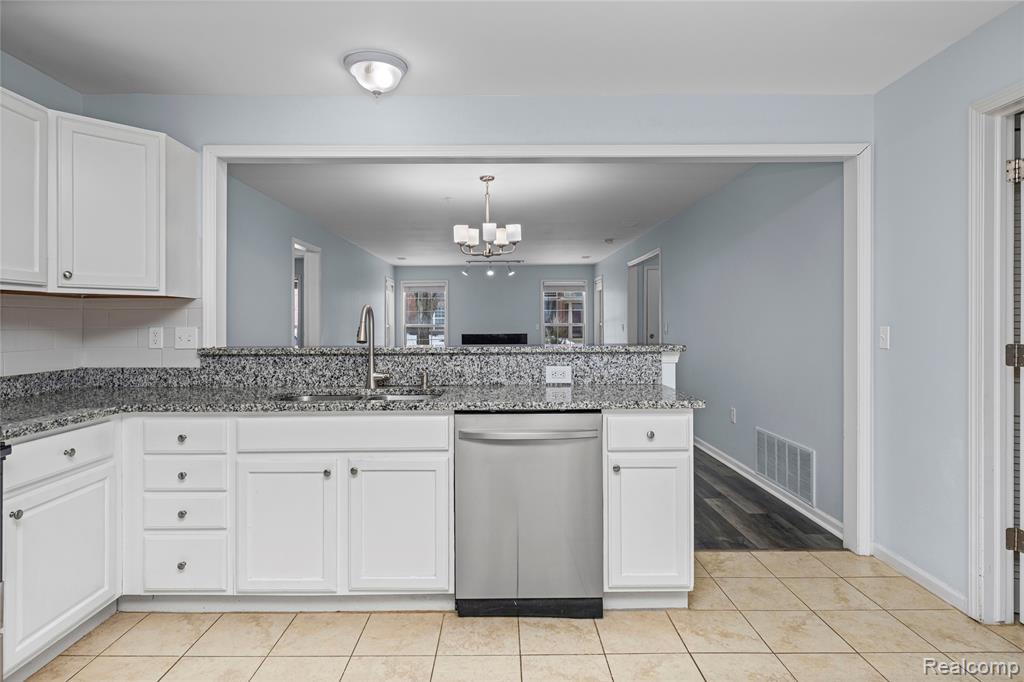 28139 Carlton Way Drive, Novi, MI 48377 — Photo 18