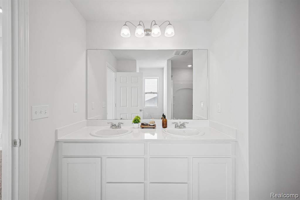 418 Hidden River W, Holly, MI 48442 — Photo 18