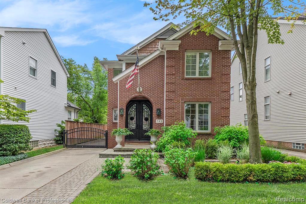 742 Emmons Avenue, Birmingham, MI 48009 — Photo 2
