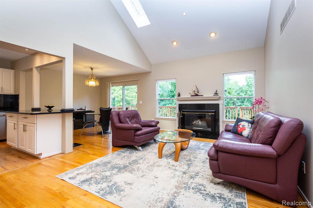 487 N Oak Drive, Commerce Twp, MI 48390 — Photo 9