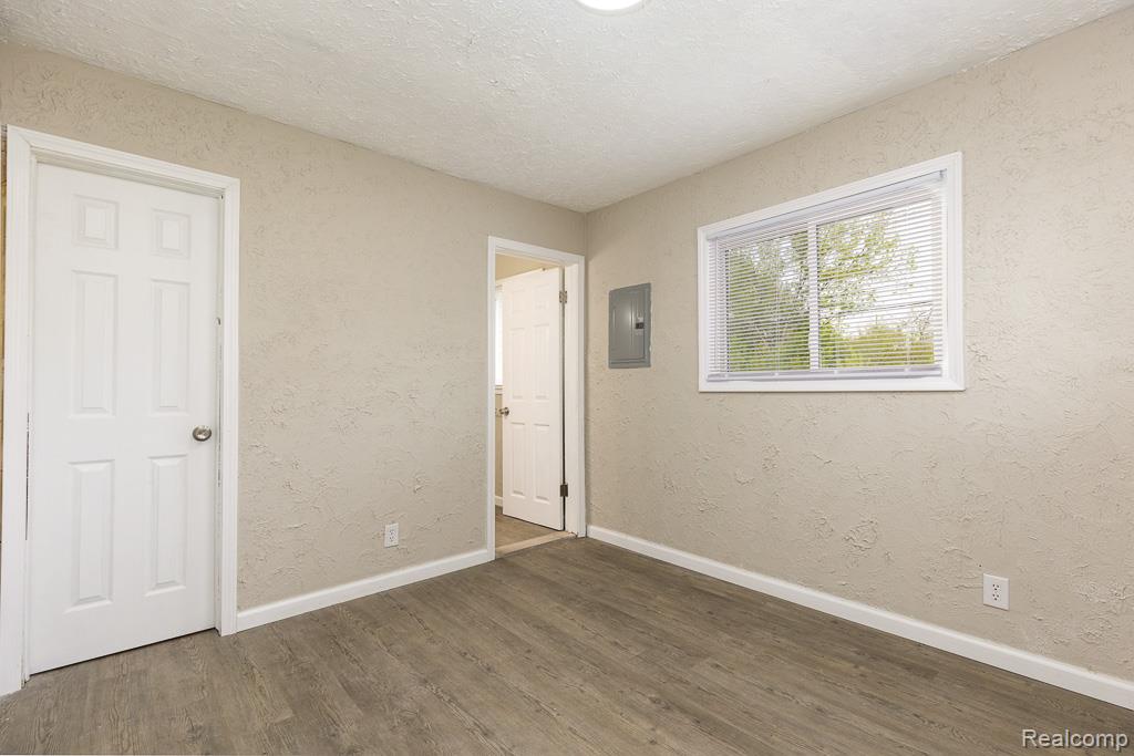 564 Marquette Drive, Detroit, MI 48214 — Photo 22