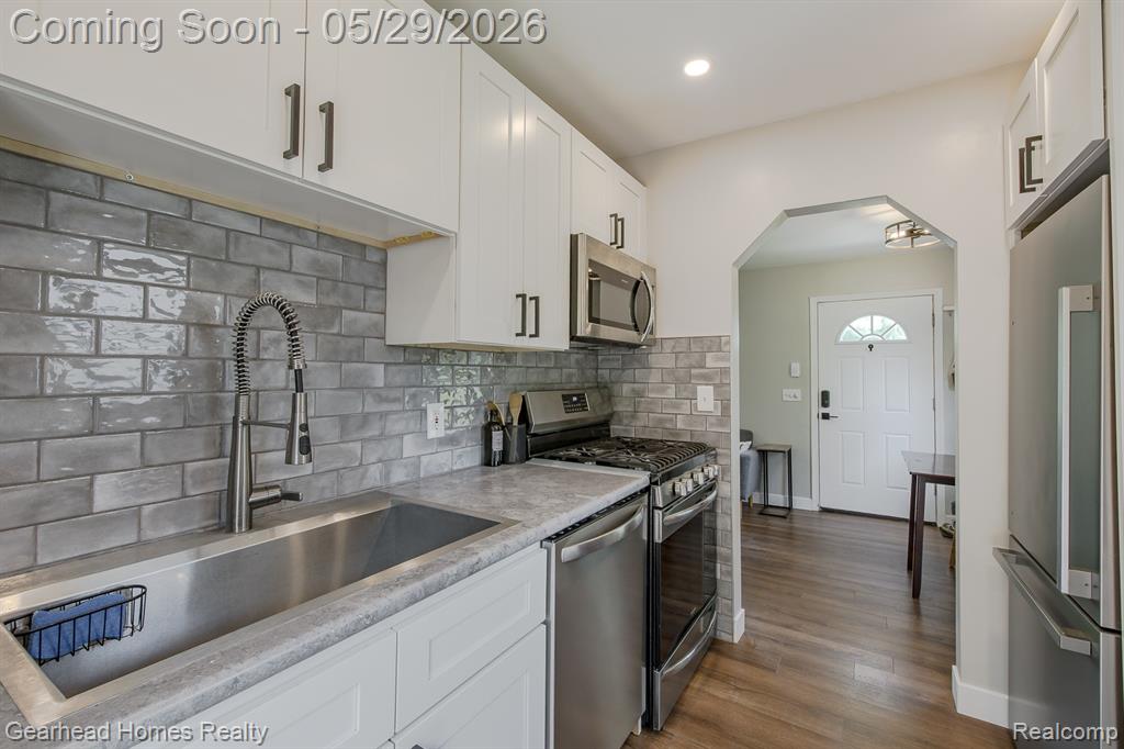 2831 Watkins Lake Road, Waterford, MI 48328 — Photo 11