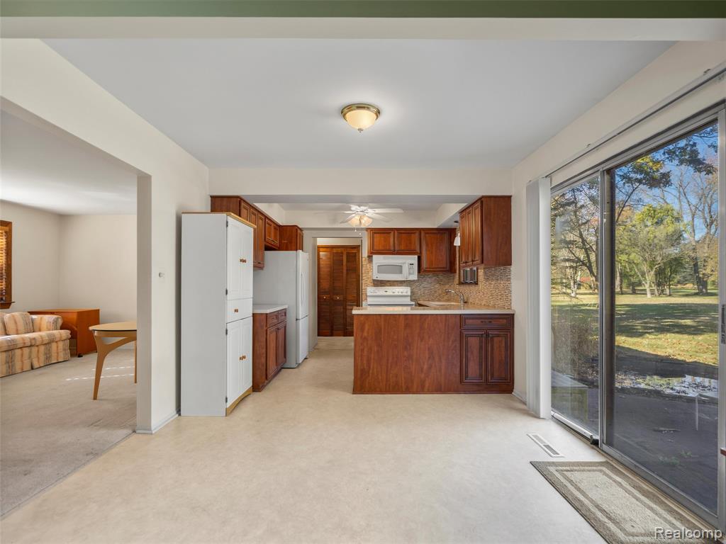 920 Grace Avenue, Rochester Hills, MI 48307 — Photo 16