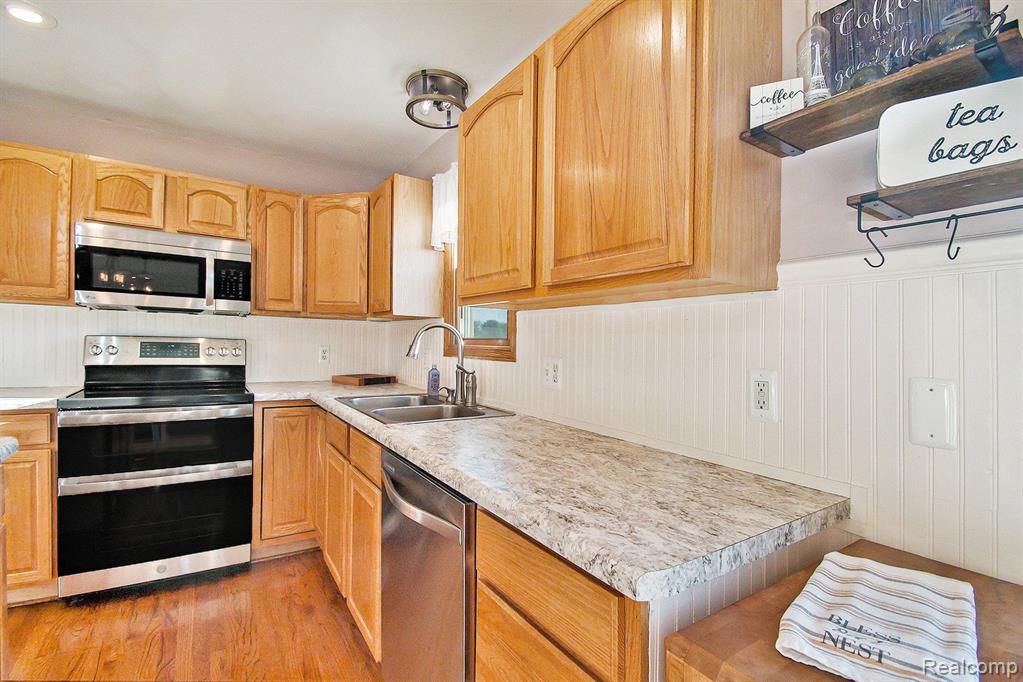7296 RUSTIC WAY Drive, Fowlerville, MI 48836 — Photo 11