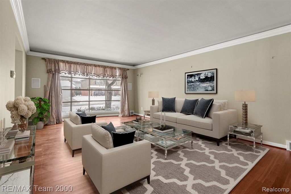 741 Briarcliff Drive, Grosse Pointe Woods, MI 48236 — Photo 8
