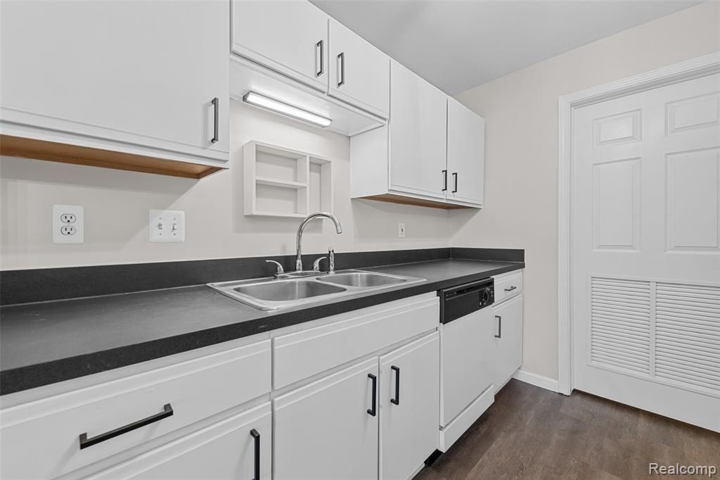 56103 CHESAPEAKE Trail, Shelby Twp, MI 48316 — Photo 15