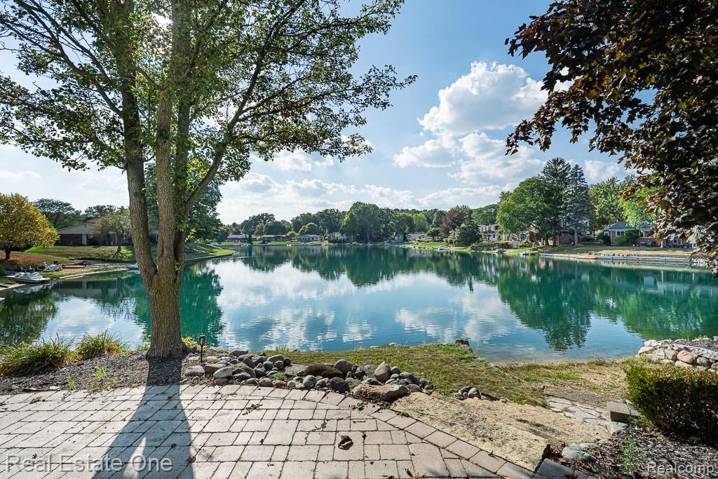 6621 Northpoint Drive, Troy, MI 48085 — Photo 13