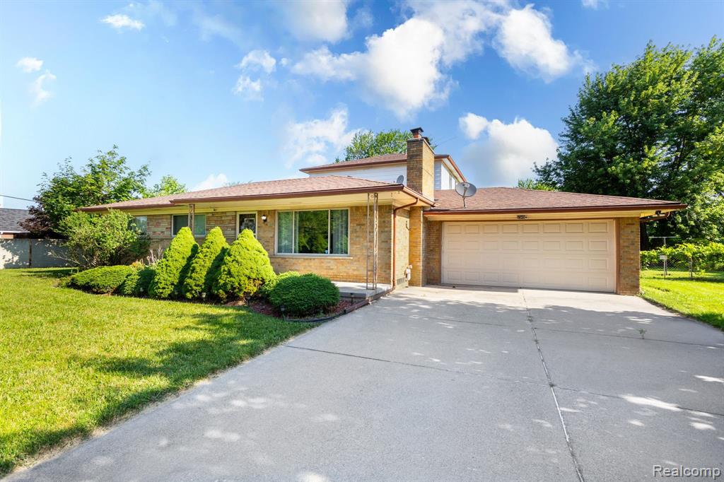 8345 E 14 Mile Road, Sterling Heights, MI 48312 — Photo 2