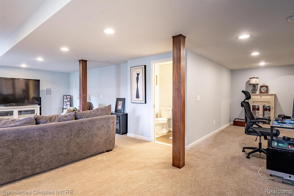 5946 OAK BEND Court, Howell, MI 48843 — Photo 48