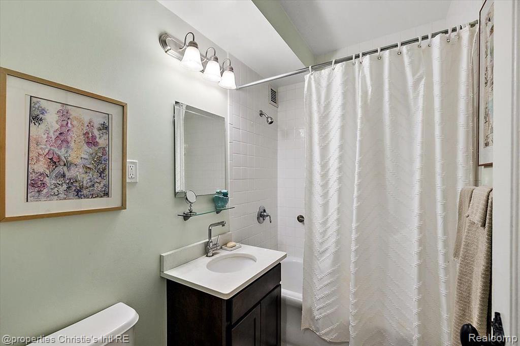 15 E KIRBY Street, 825, Detroit, MI 48202 — Photo 55