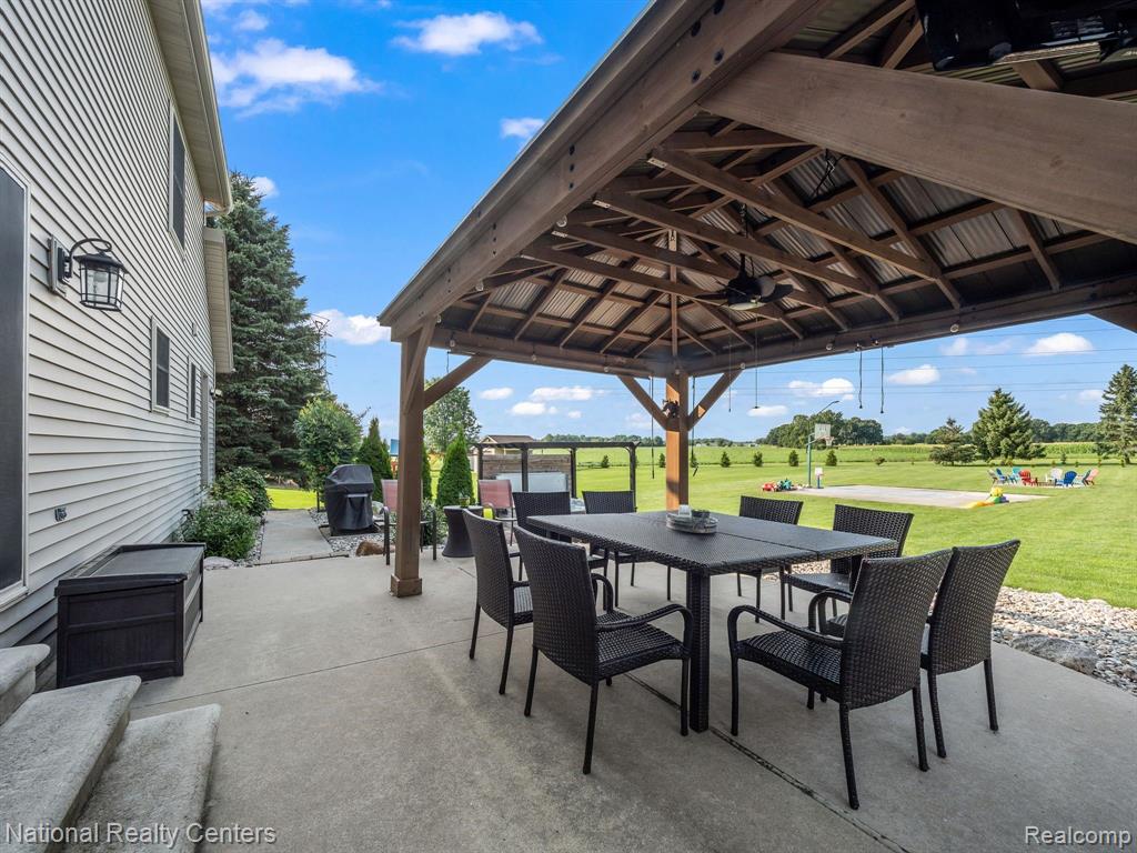 391 MCINTOSH, Almont, MI 48003 — Photo 10