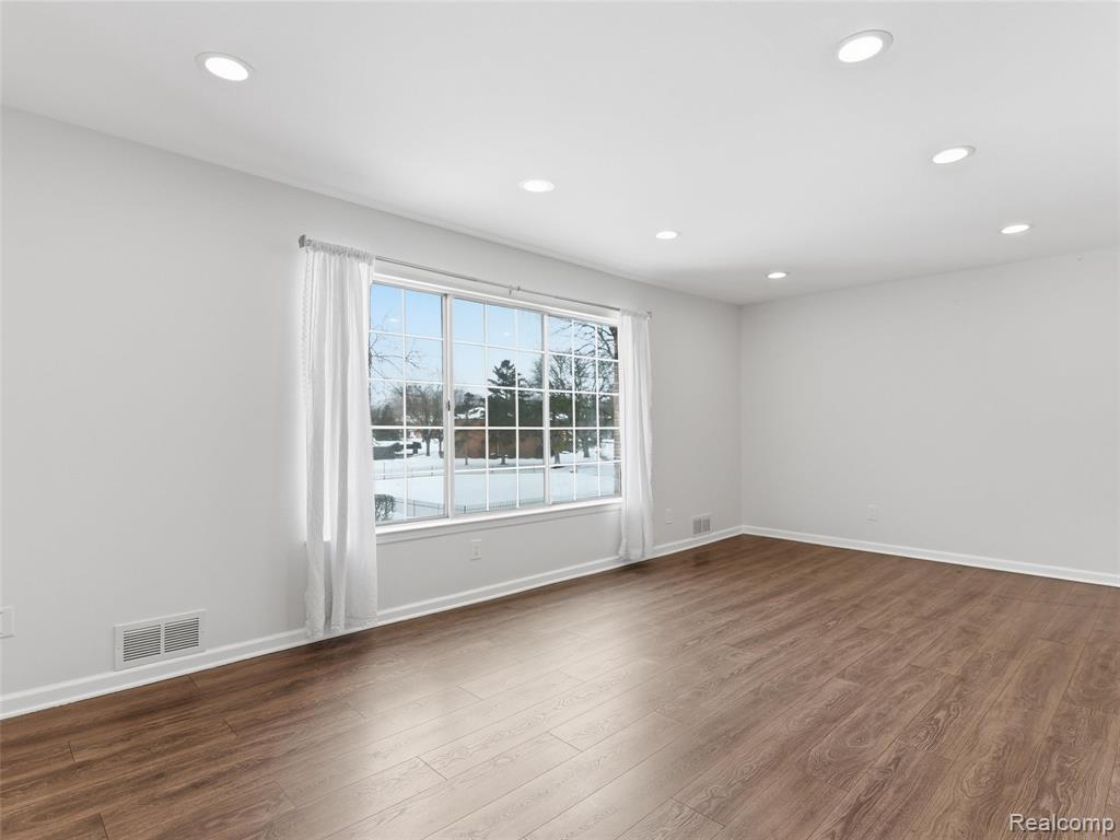 607 E Fox Hills E Drive, Bloomfield Hills, MI 48304 — Photo 11