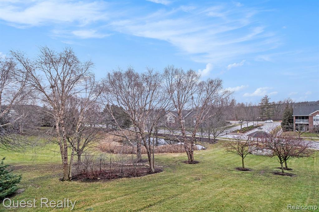 1895 FLAGSTONE Circle, Rochester, MI 48307 — Photo 25