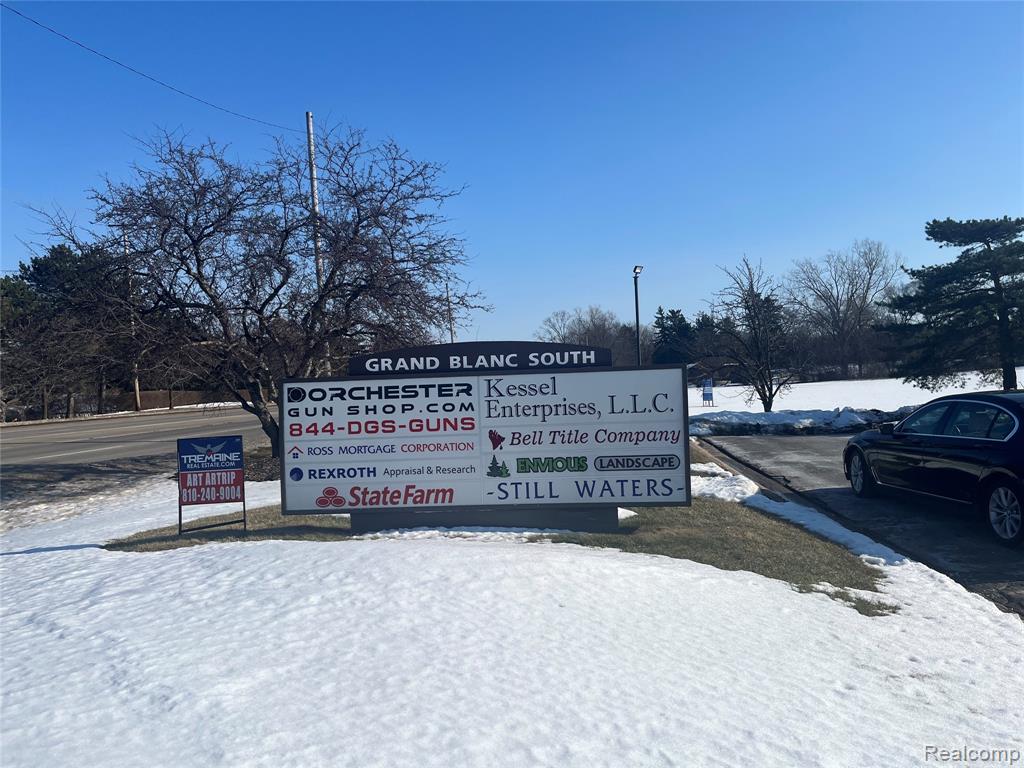 7550 S Saginaw Street, Grand Blanc, MI 48439 — front exterior