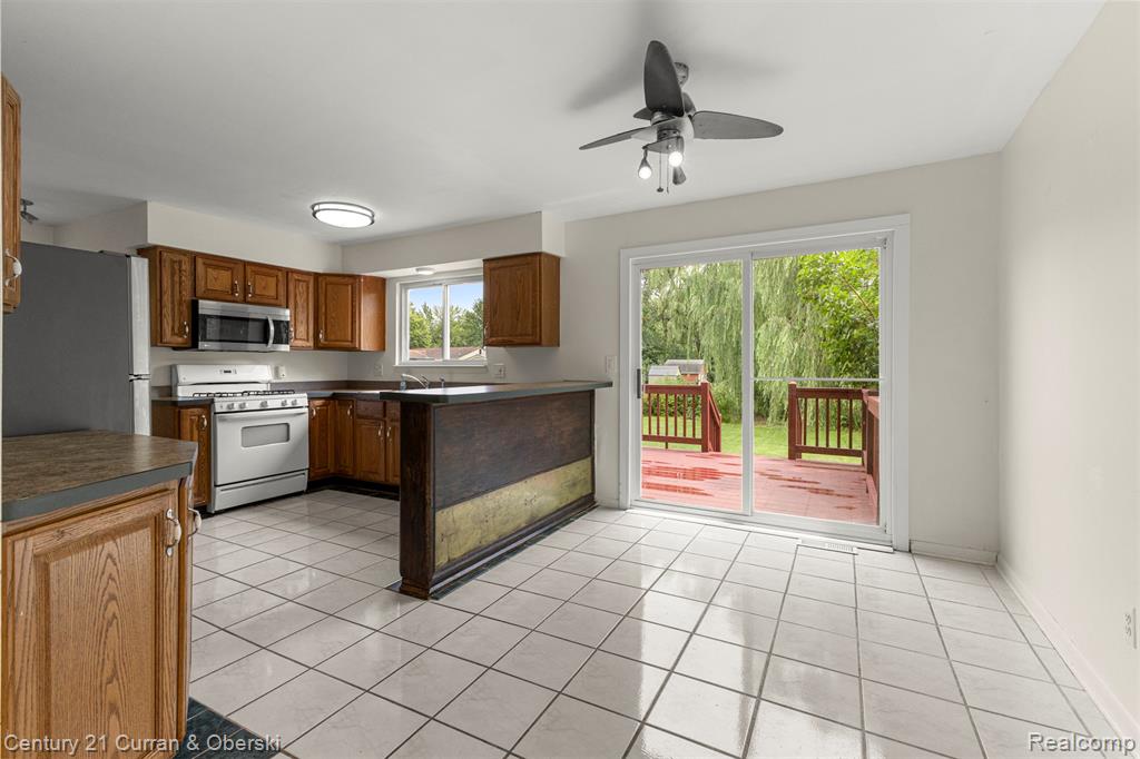 9032 Arlington Drive, Ypsilanti, MI 48198 — Photo 8