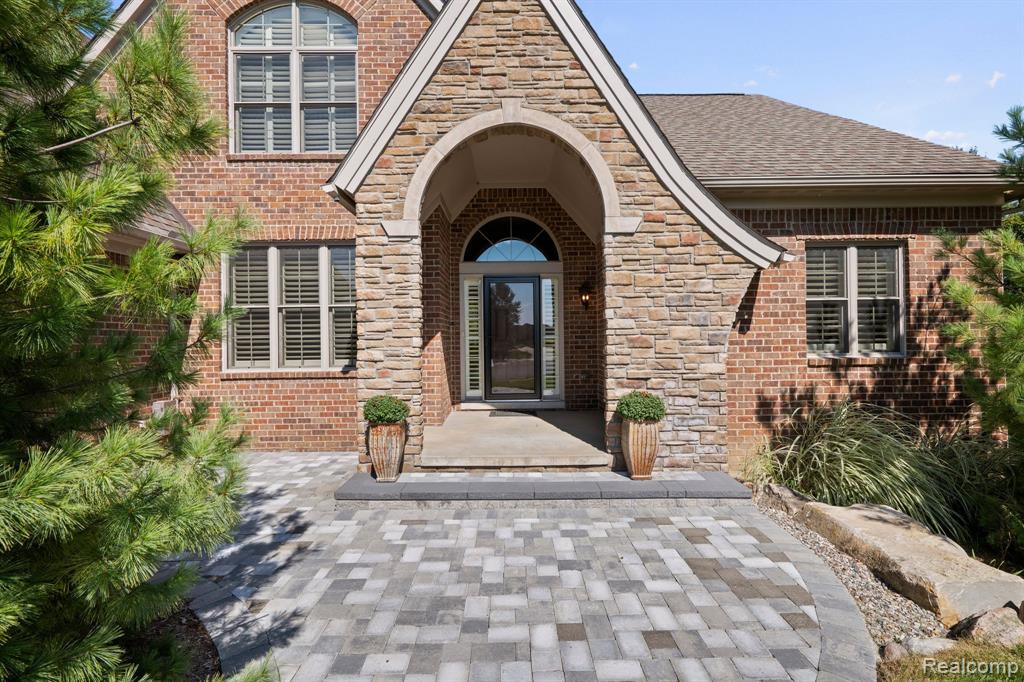 4128 BINGHAMPTON Court, Clarkston, MI 48348 — Photo 2