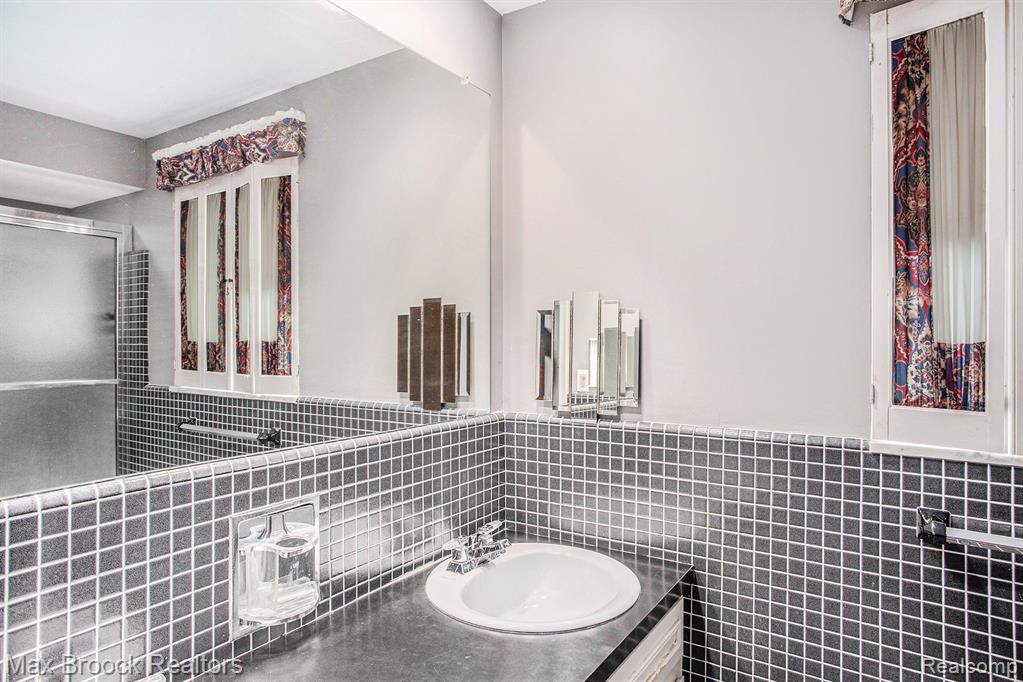 5622 Powder Horn Drive, West Bloomfield, MI — Photo 20