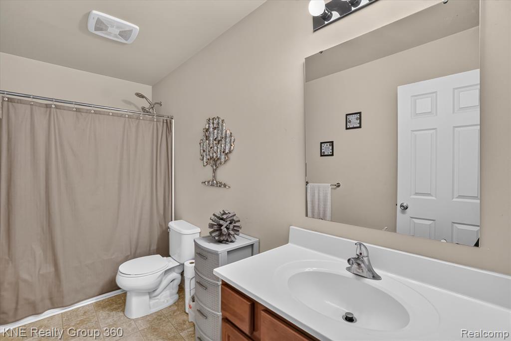 7067 Glenmeadow Court, Grand Blanc, MI 48439 — Photo 40
