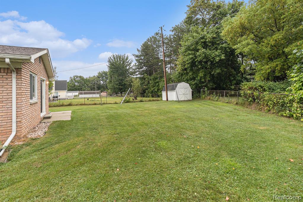 4425 Old Colony Drive, Flint, MI 48507 — Photo 43