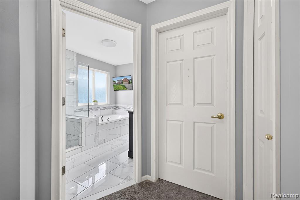27681 MILL CREEK Drive, Brownstown, MI 48183 — Photo 24