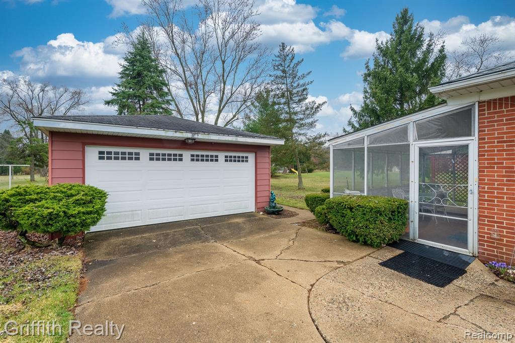 61305 FAIRLAND Drive, South Lyon, MI 48178 — Photo 22