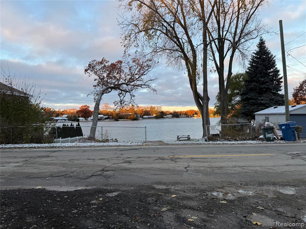 9150 Pennfield Avenue, White Lake, MI — Photo 41