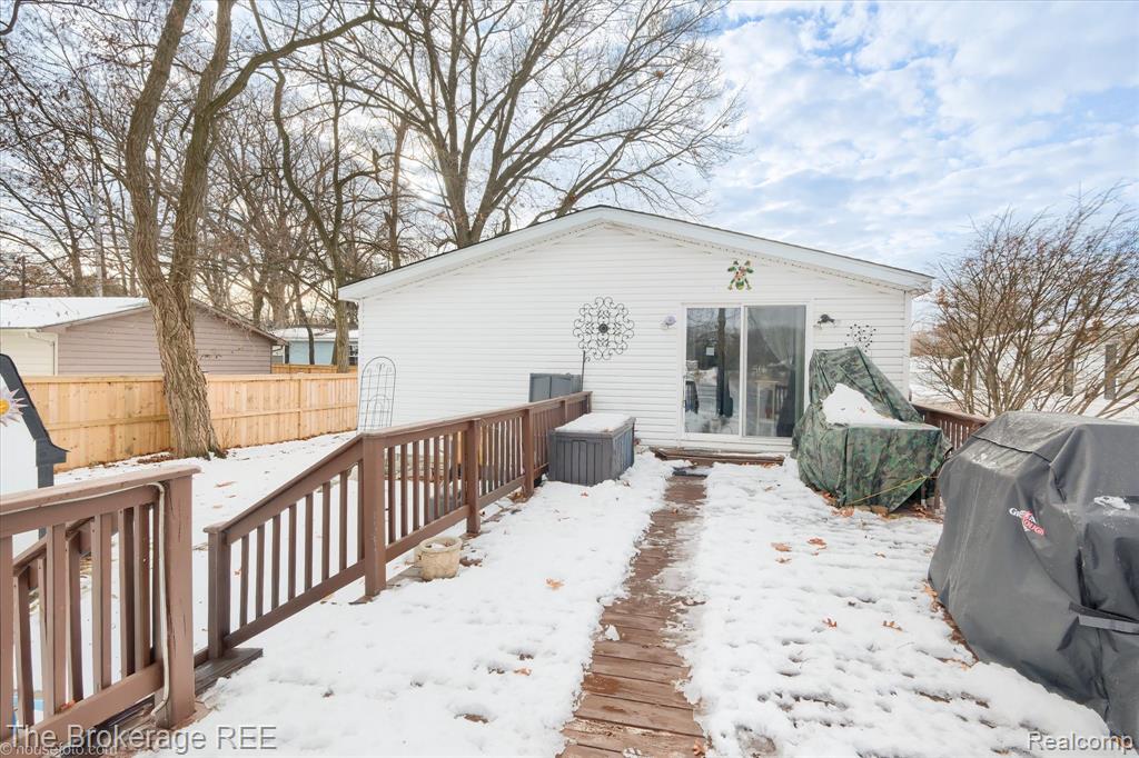 11 Crane Lake Drive, Linden, MI 48451 — Photo 9