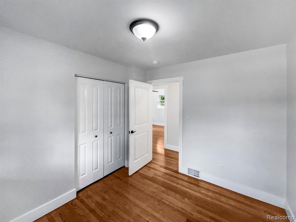 6842 APACHE Trail, Westland, MI — Photo 12
