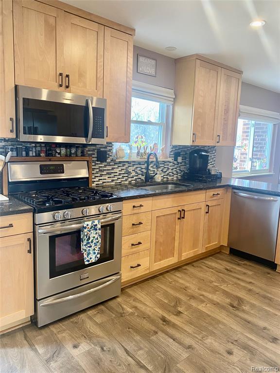 24816 Pamela Street, Flat Rock, MI 48134 — Photo 8
