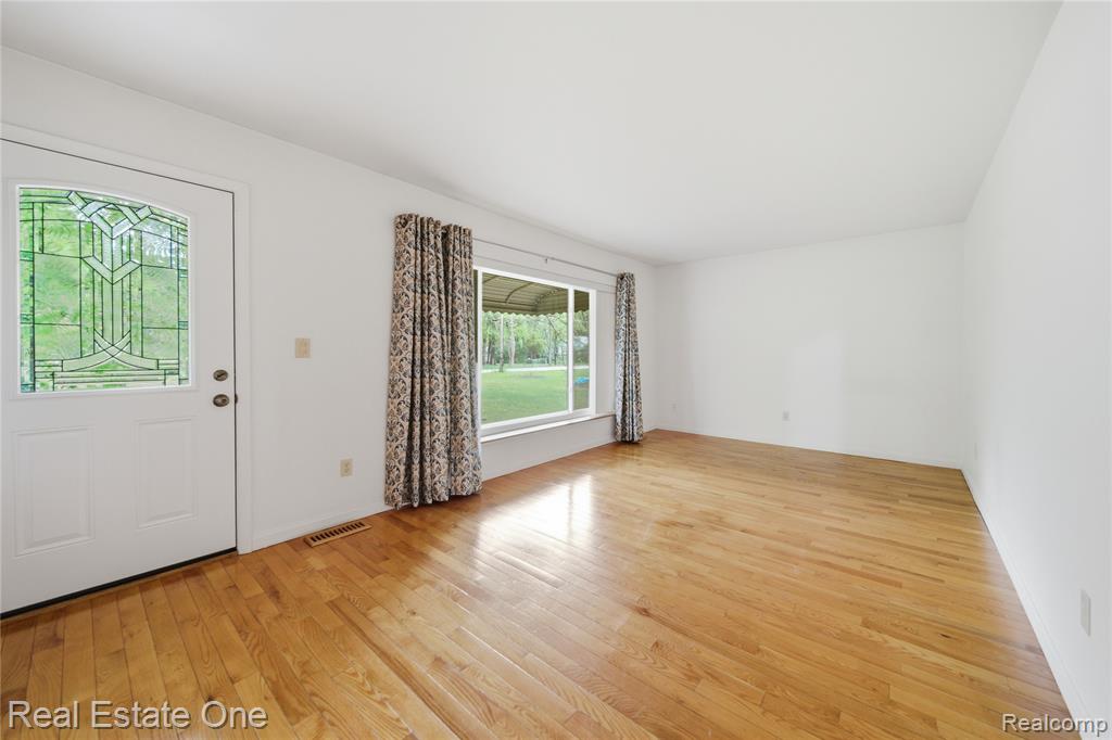 9715 Galatian Drive, Whitmore Lake, MI 48189 — Photo 6