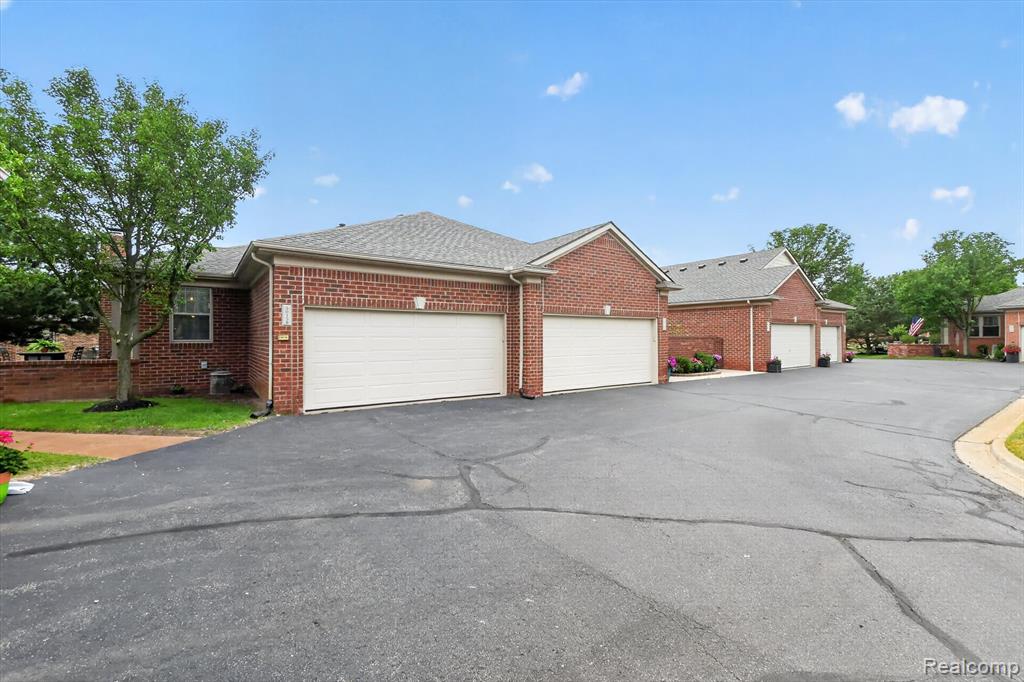 50150 Scott Court, 36, Shelby Twp, MI 48317 — Photo 3