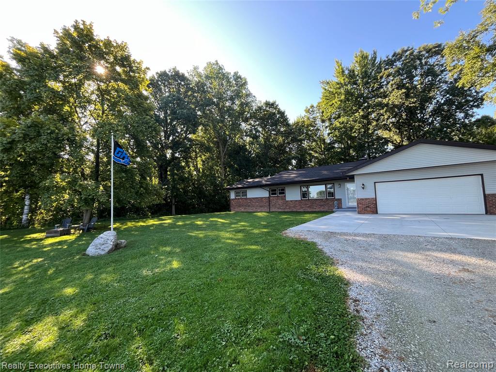 3785 Carrigan Road, Fort Gratiot, MI 48059 — Photo 2