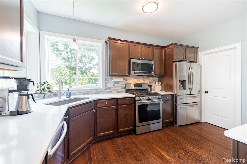 299 NAPA VALLEY Drive, Milford, MI 48381 — Photo 19