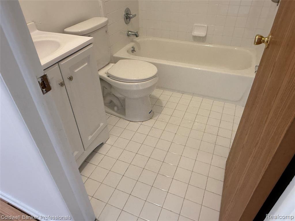 8689 Sterling street, Center Line, MI 48015 — Photo 13