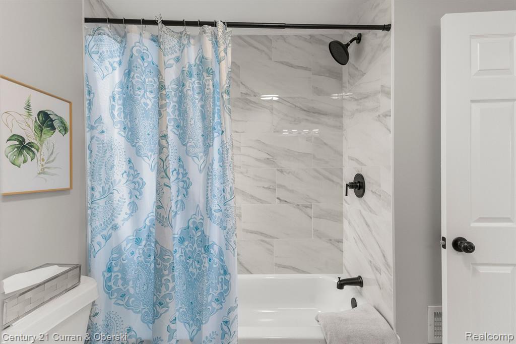 3843 MARTIN Street, Detroit, MI 48210 — Photo 33