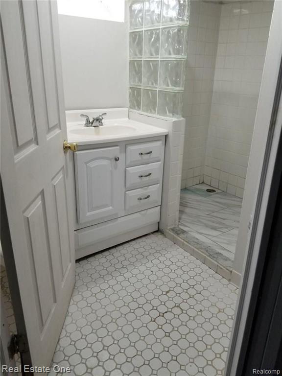 7343 GRANDMONT Avenue, Detroit, MI 48228 — Photo 5