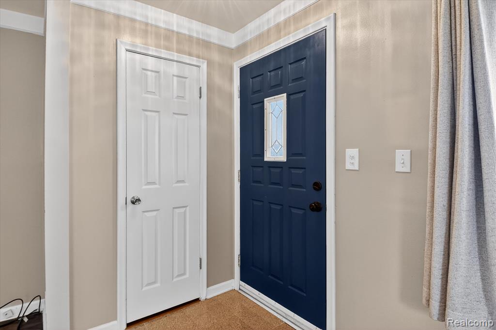 830 Mapleknoll Avenue, Madison Heights, MI 48071 — Photo 7