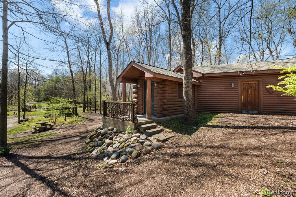 561 Valley Drive, Milford, MI 48381 — Photo 58