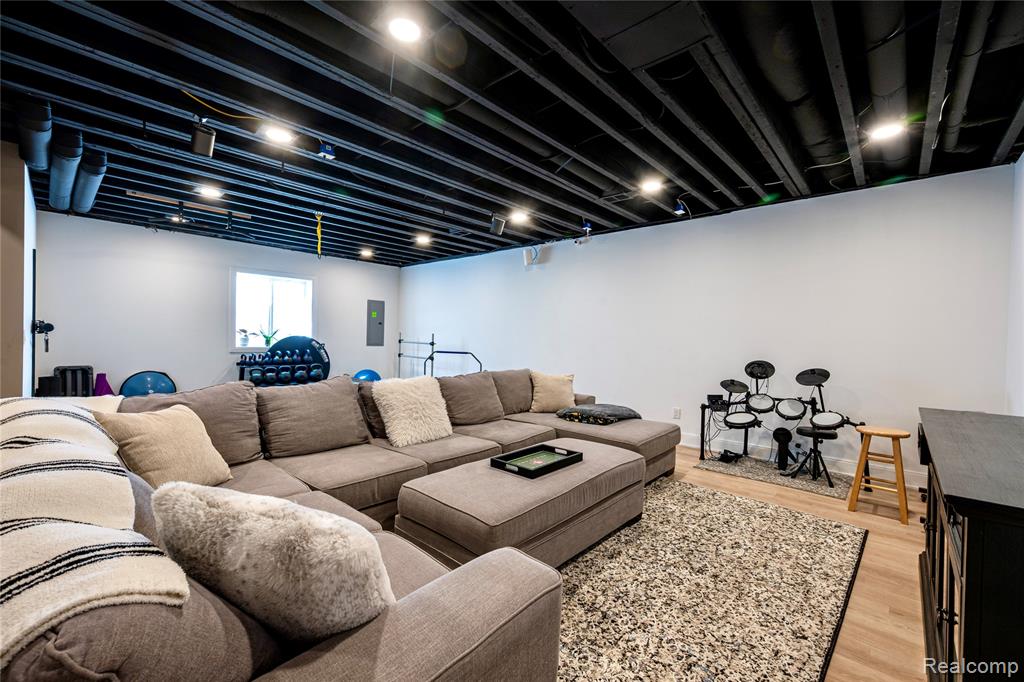 828 Cherokee Avenue, Royal Oak, MI 48067 — Photo 49