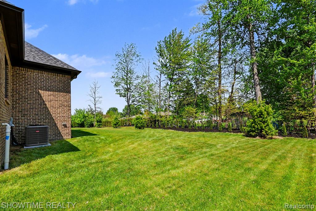 11695 ENCORE Drive, Utica, MI 48315 — Photo 30