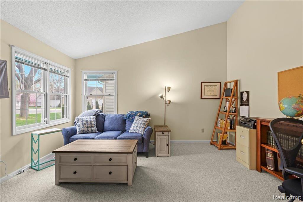 514 MILL POND Drive, Fenton, MI 48430 — Photo 16
