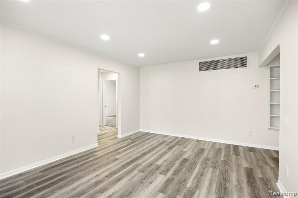 10731 Albany Street, Oak Park, MI 48237 — Photo 4
