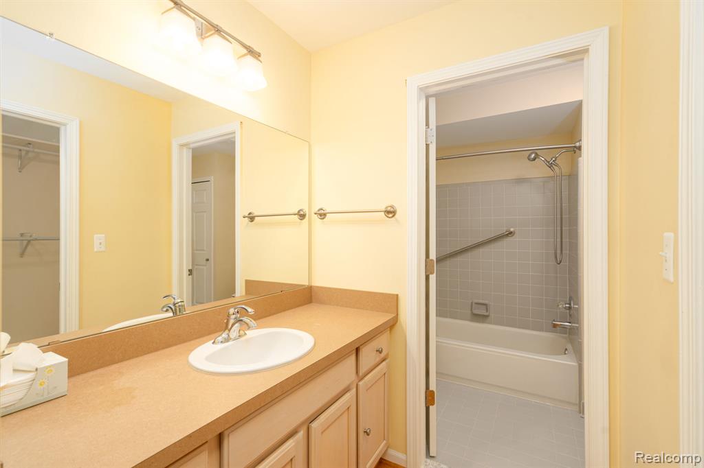 47248 Malburg Way Drive, Macomb, MI 48044 — Photo 43